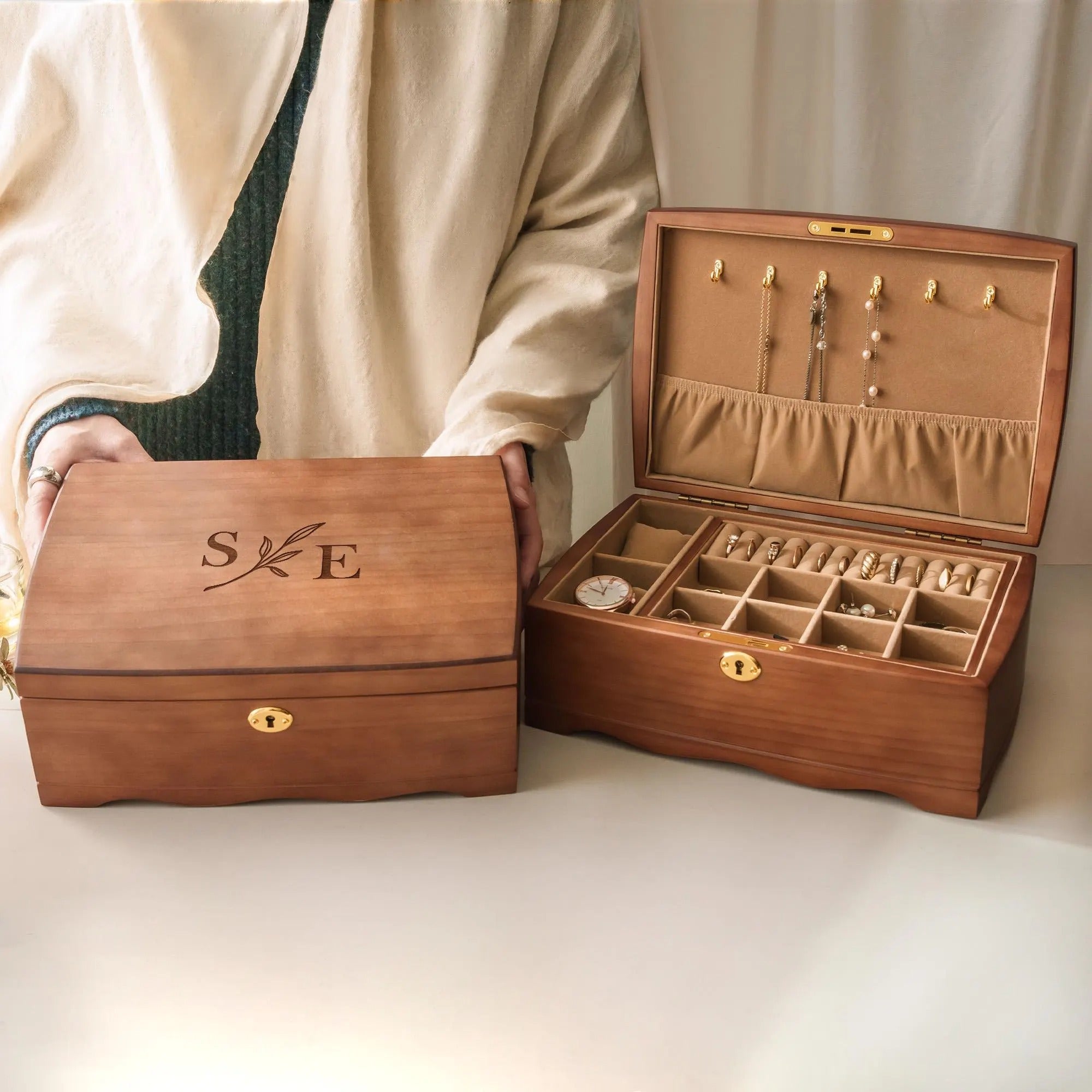 Custom Engraved Wooden Jewelry Box,Personalized Jewelry Organizer,Wedding Gifts for Her,Christmas Gift for Mom, Personalized Gift for Mom